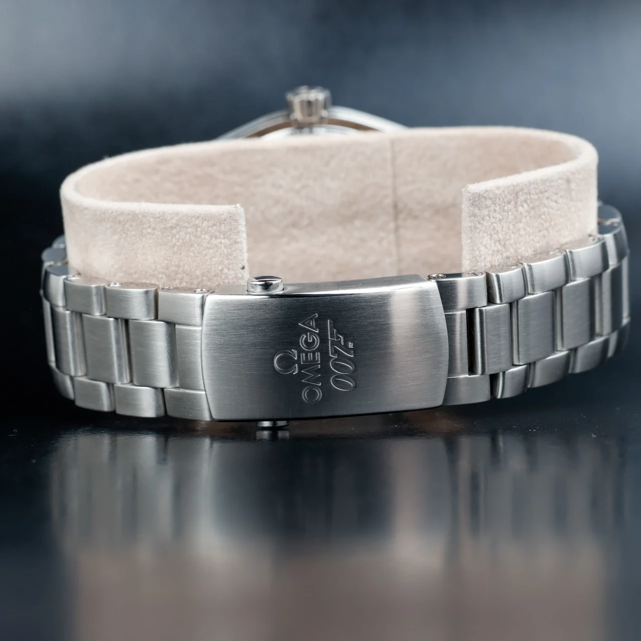 Omega Seamaster Planet Ocean 600m Skyfall 007 Limited Edition acciaio 4