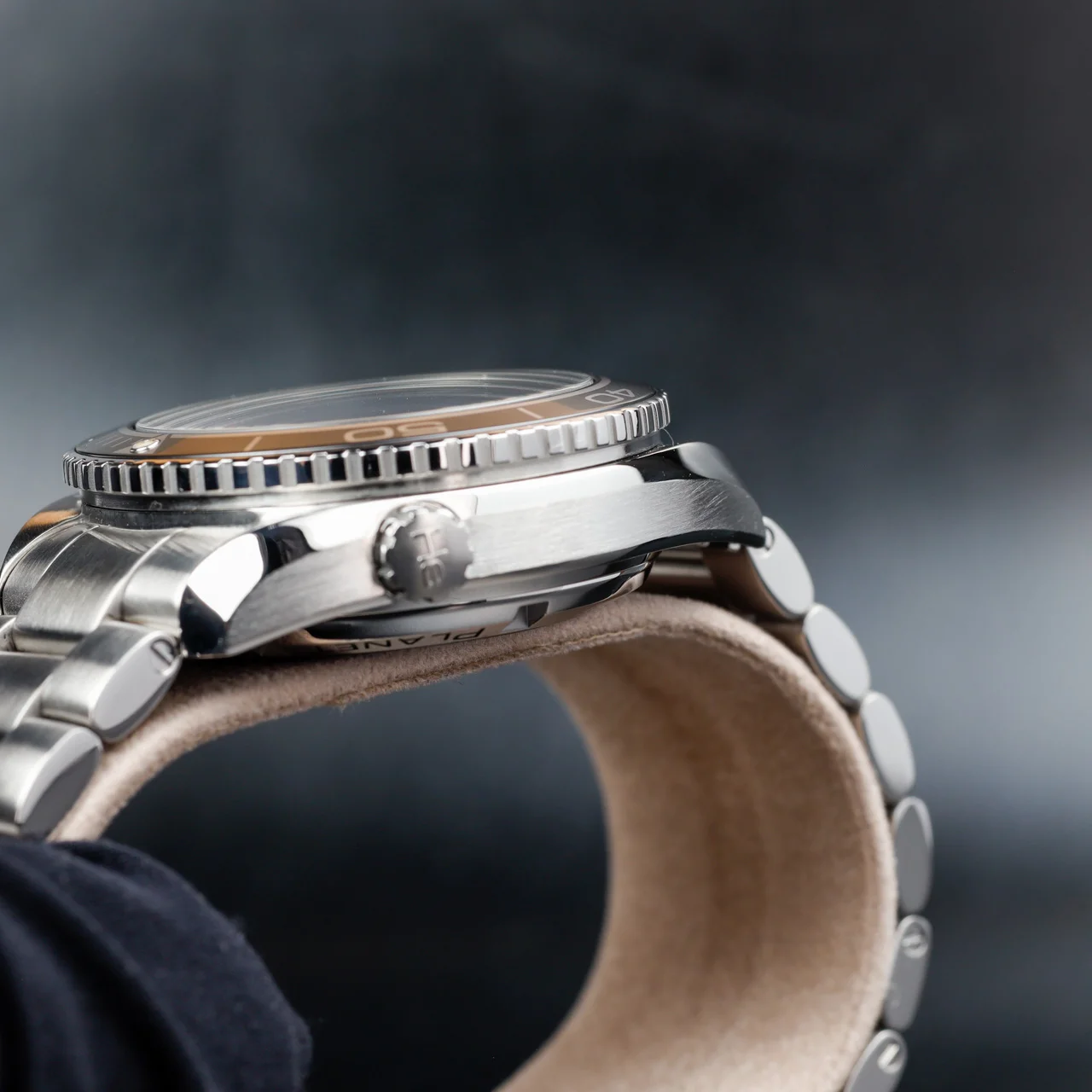 Omega Seamaster Planet Ocean 600m Skyfall 007 Limited Edition acciaio 6