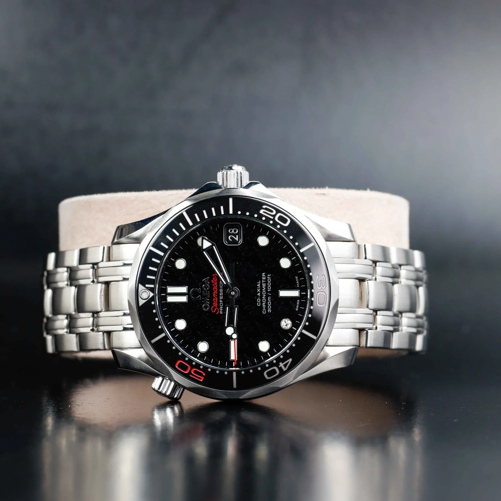 Omega Seamaster Diver 300m james Bond 50th Anniversary Limited Edition acciaio 2