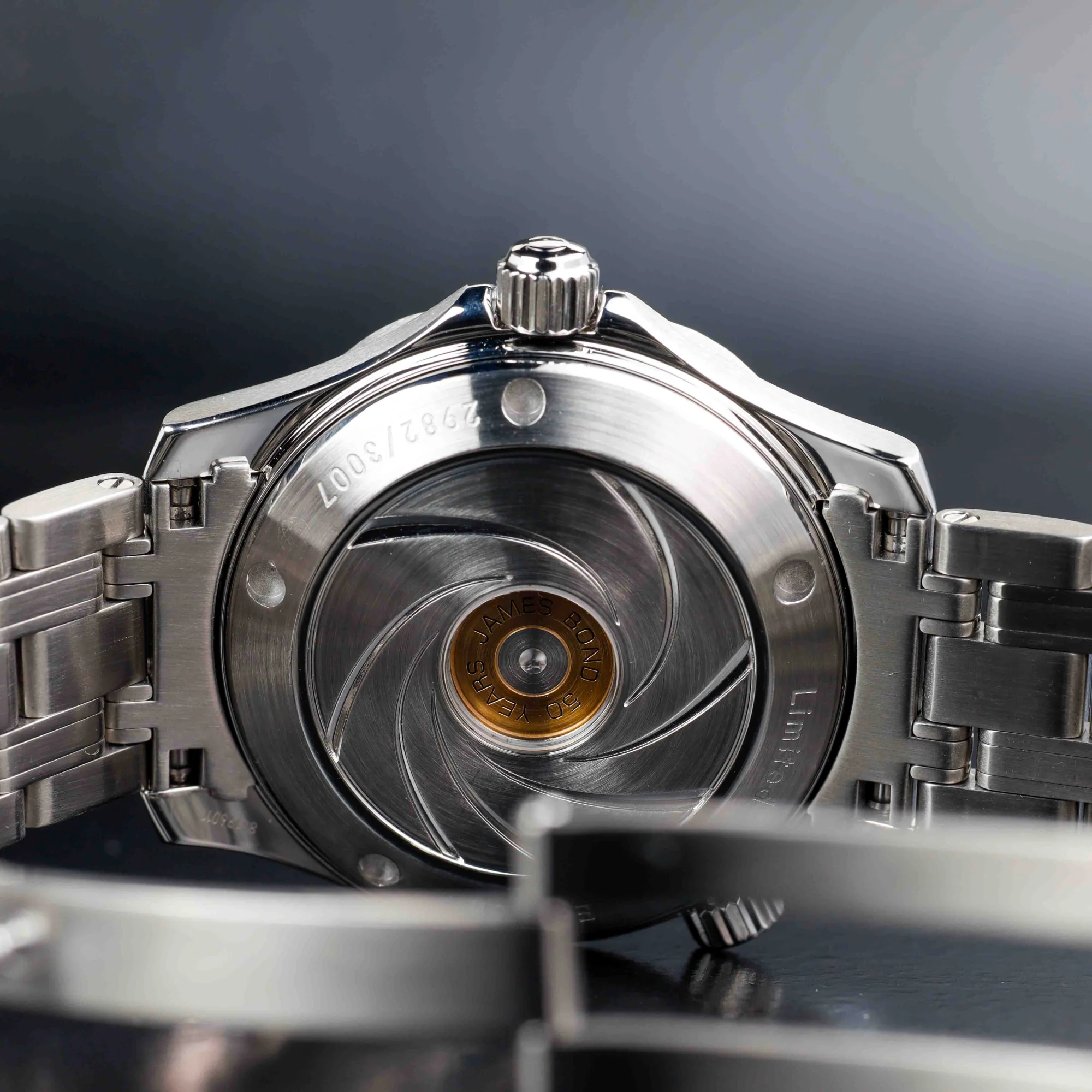 Omega Seamaster Diver 300m james Bond 50th Anniversary Limited Edition acciaio 10