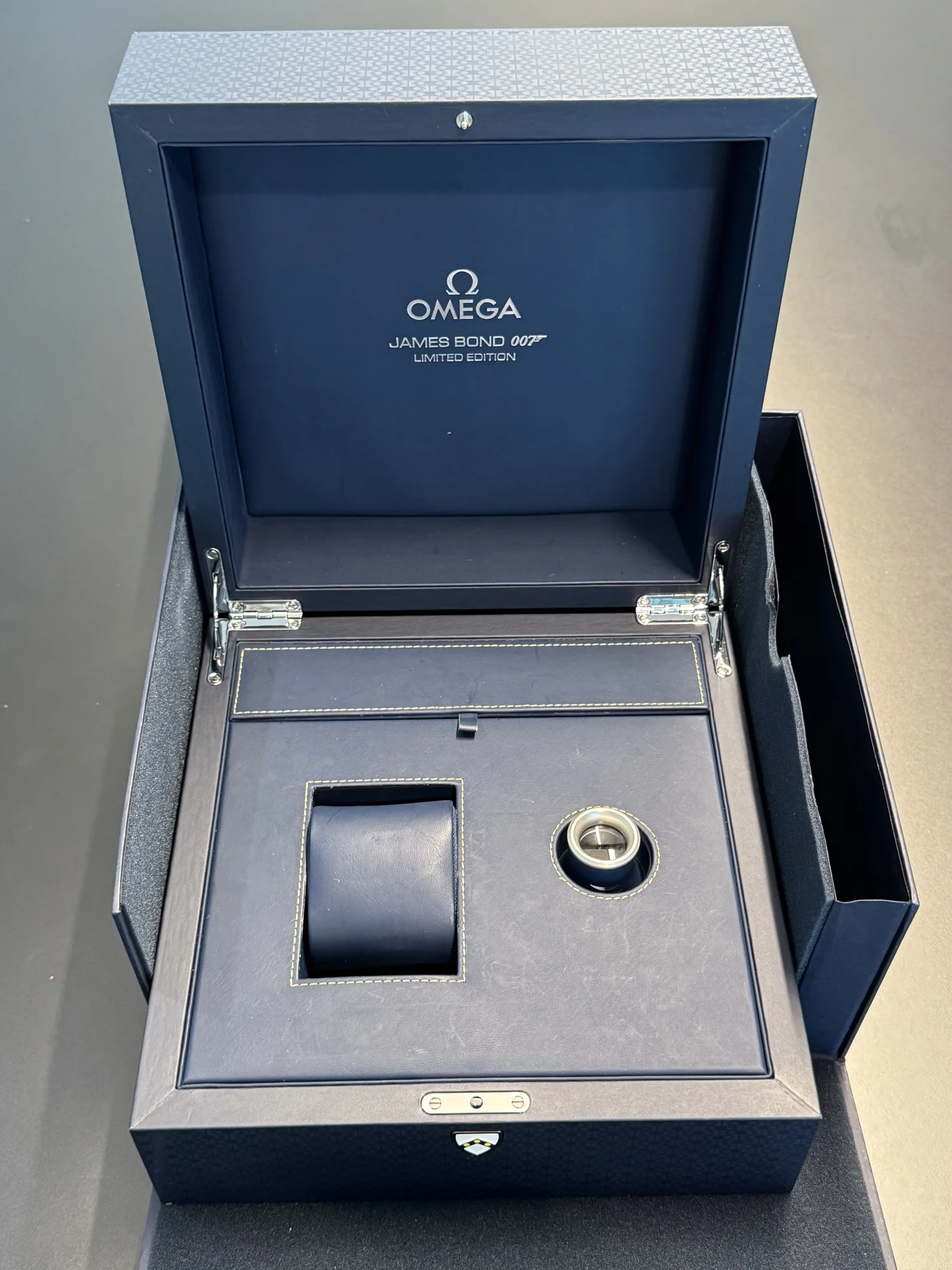 Omega Seamaster Aqua Terra 007 James Bond Limited Edition steel 14