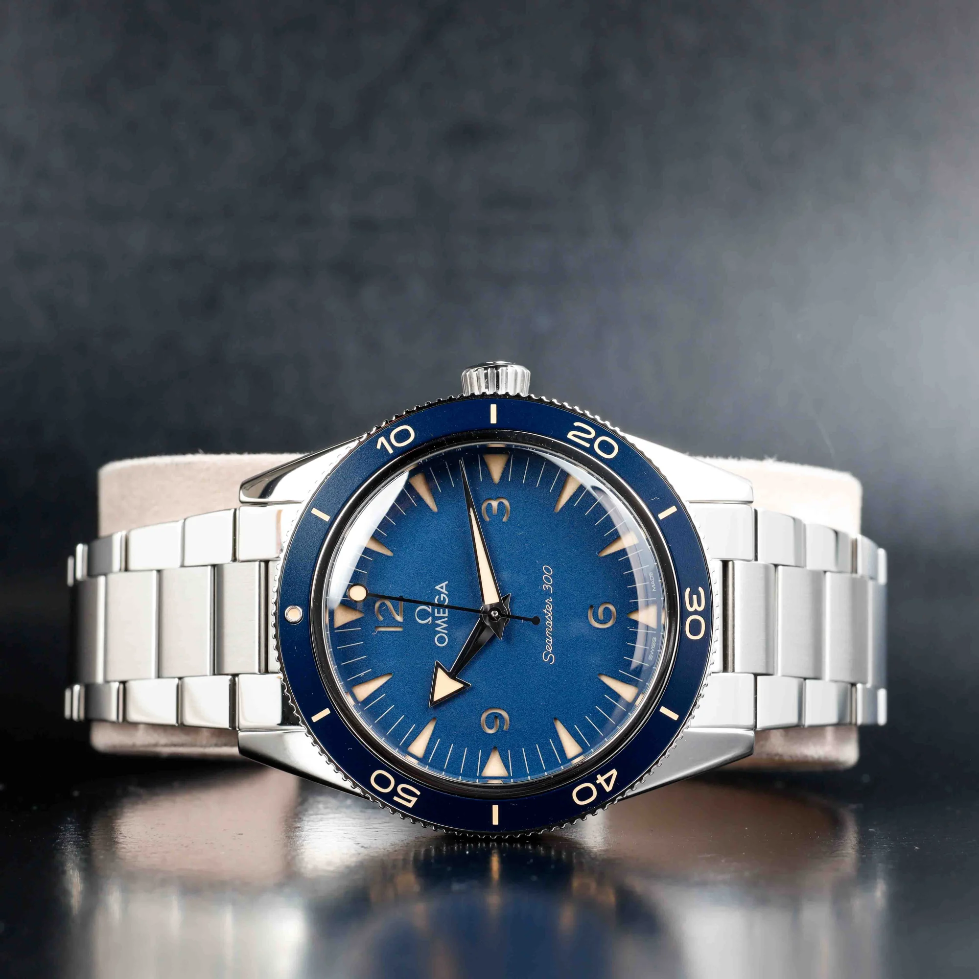 Omega Speedmaster 300 Co-axial Master Chronometer acciaio 2