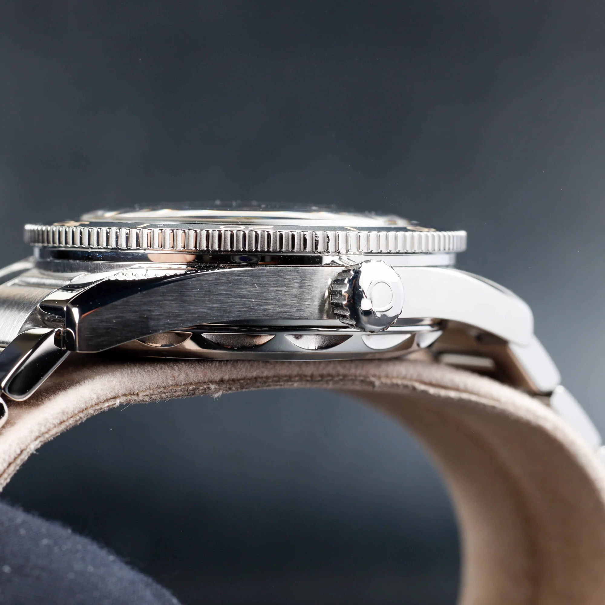 Omega Speedmaster 300 Co-axial Master Chronometer acciaio 7