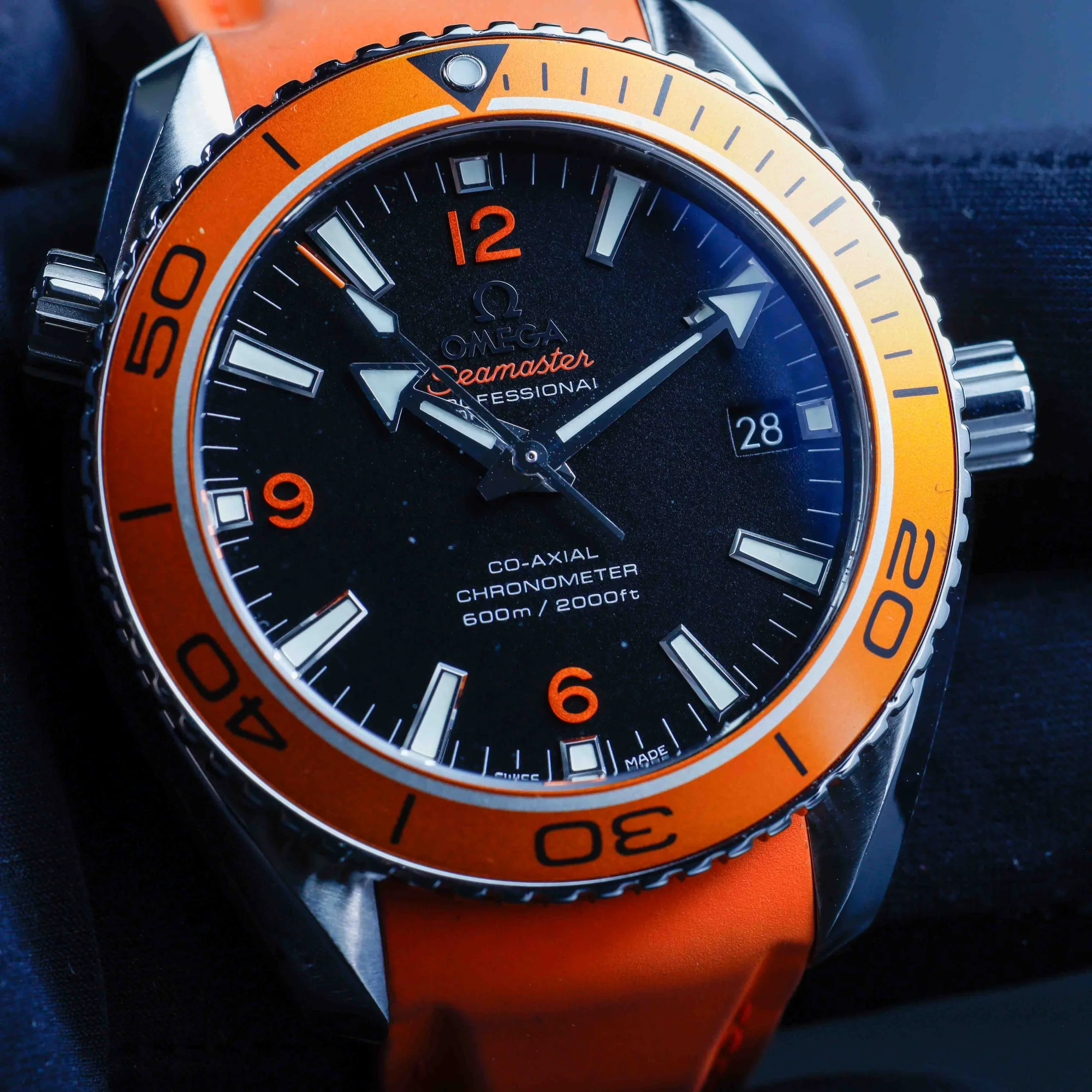 Oméga Seamaster Planet Ocean acier 8