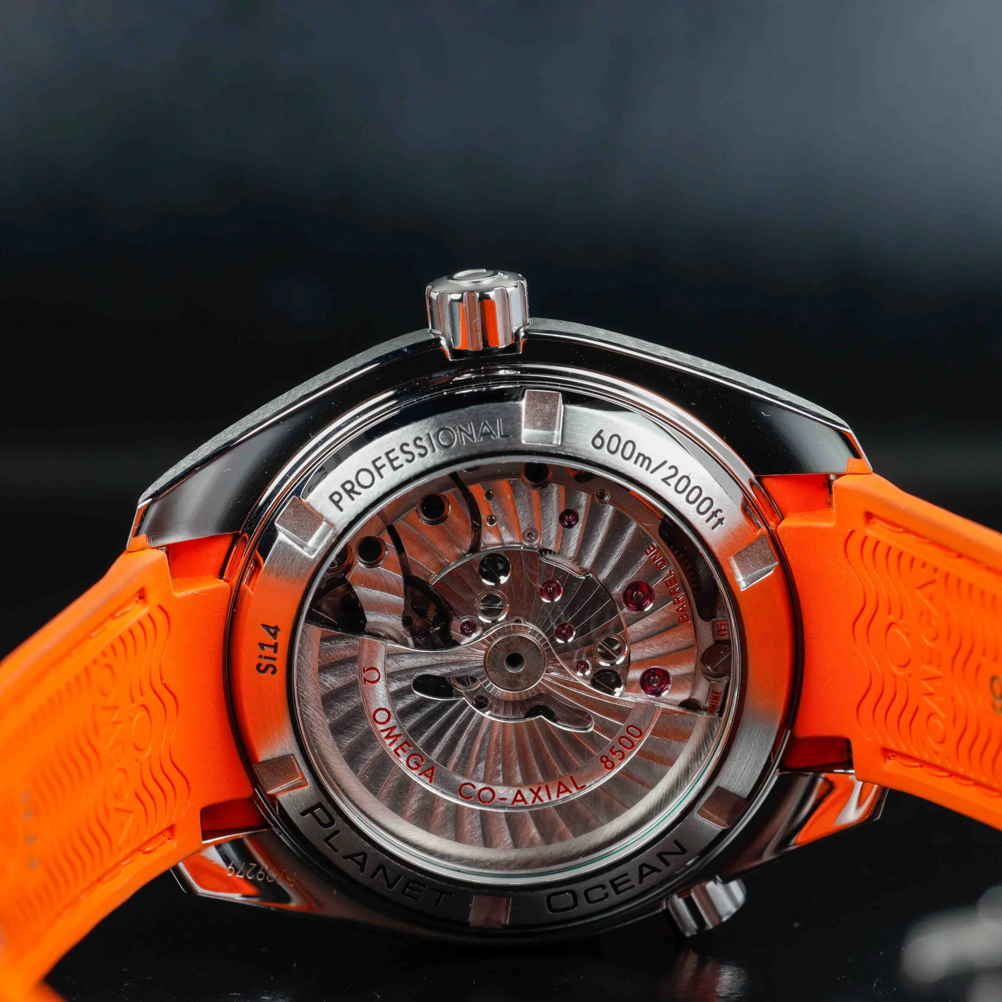 Oméga Seamaster Planet Ocean acier 9