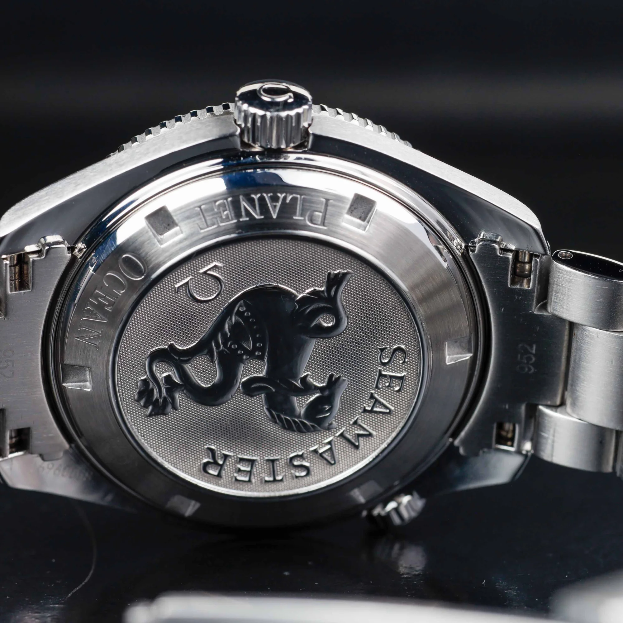 Oméga Seamaster Planet Ocean acier 11