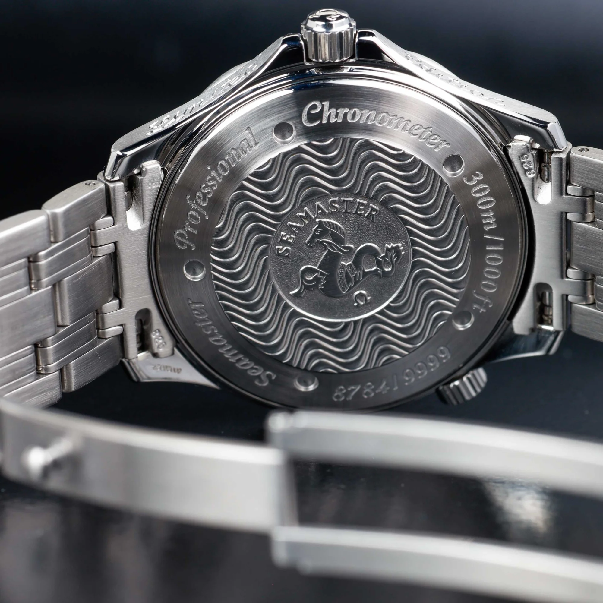 Omega Seamaster Diver 300m steel/white gold 11