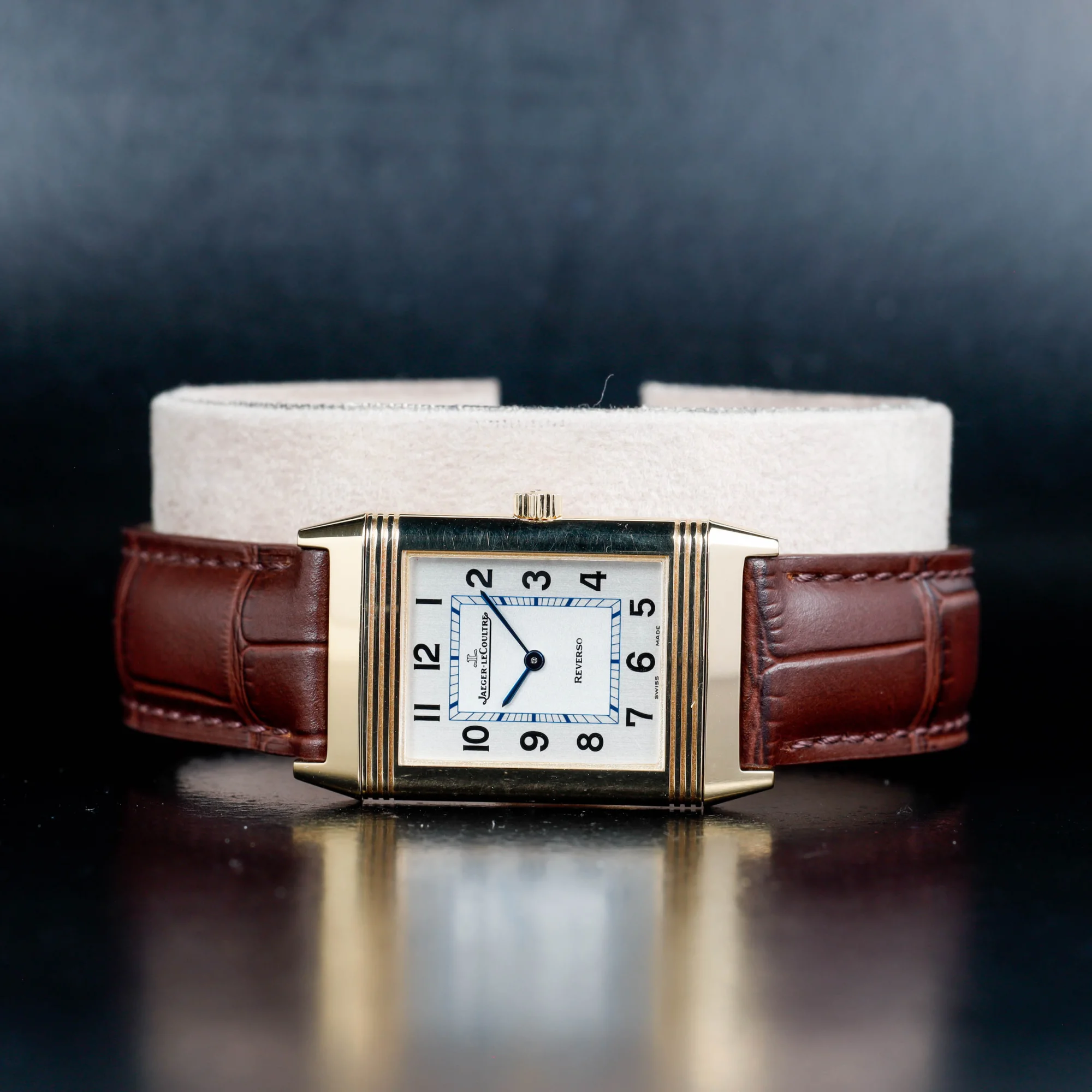 Jaeger-LeCoultre Reverso Classique yellow gold 2