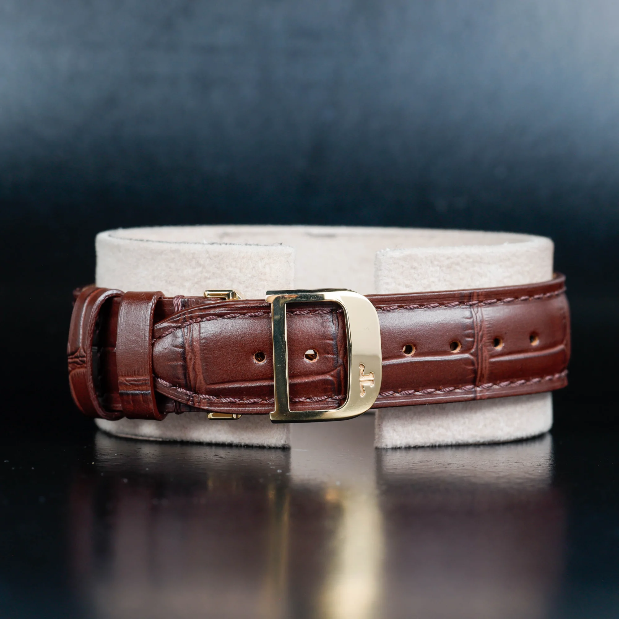 Jaeger-LeCoultre Reverso Classique yellow gold 5