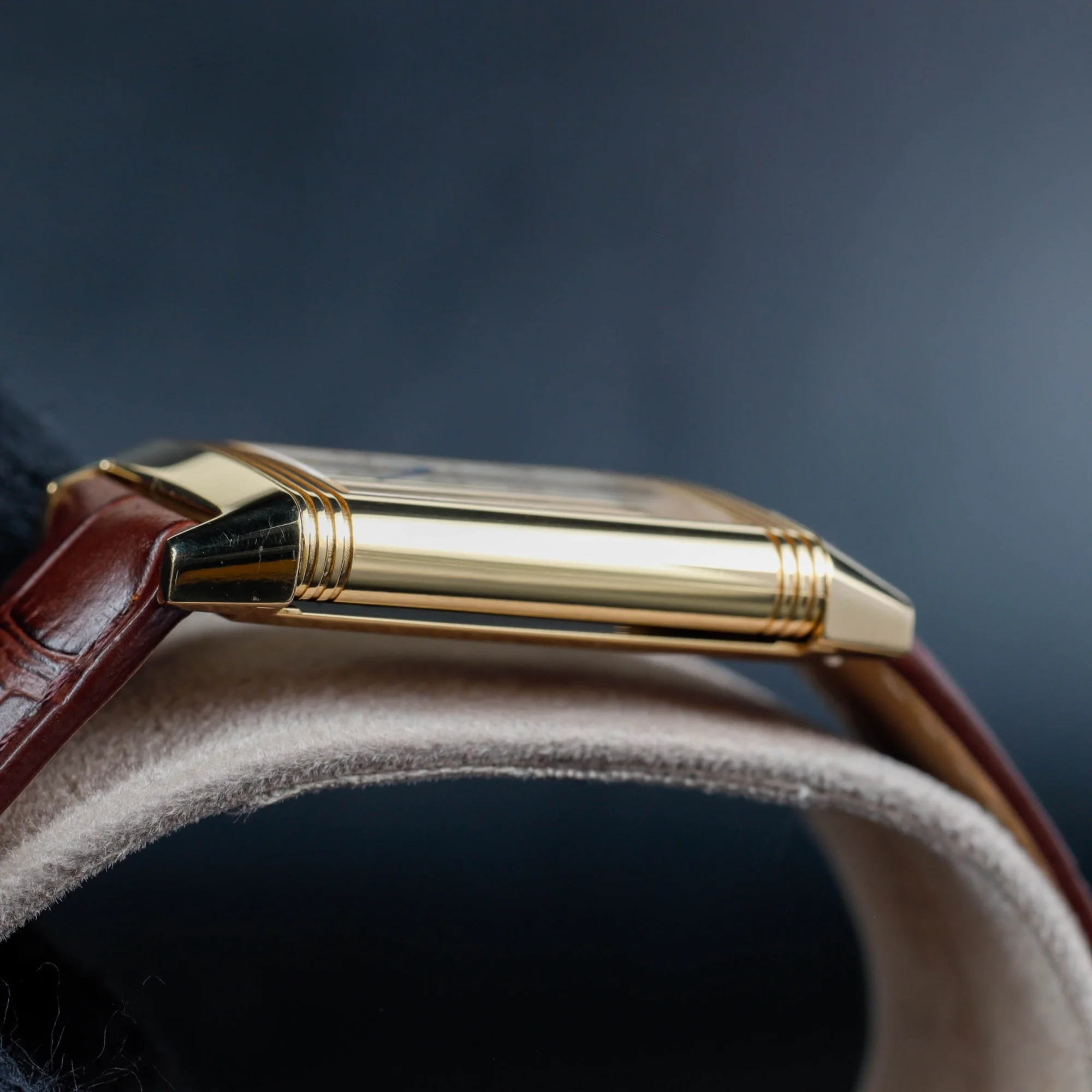 Jaeger-LeCoultre Reverso Classique yellow gold 7