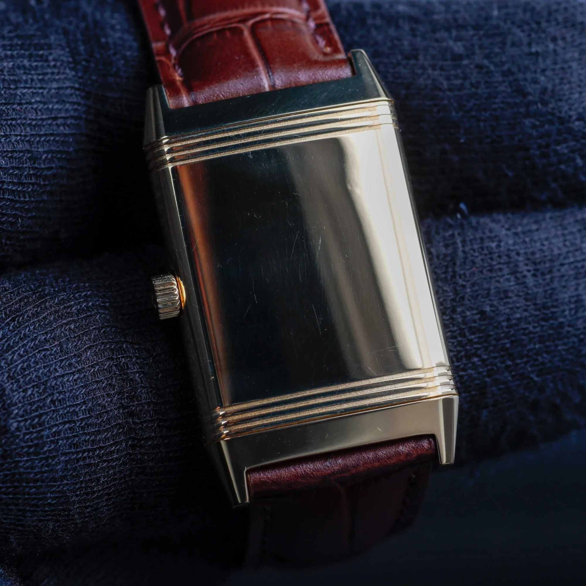 Jaeger-LeCoultre Reverso Classique yellow gold 9