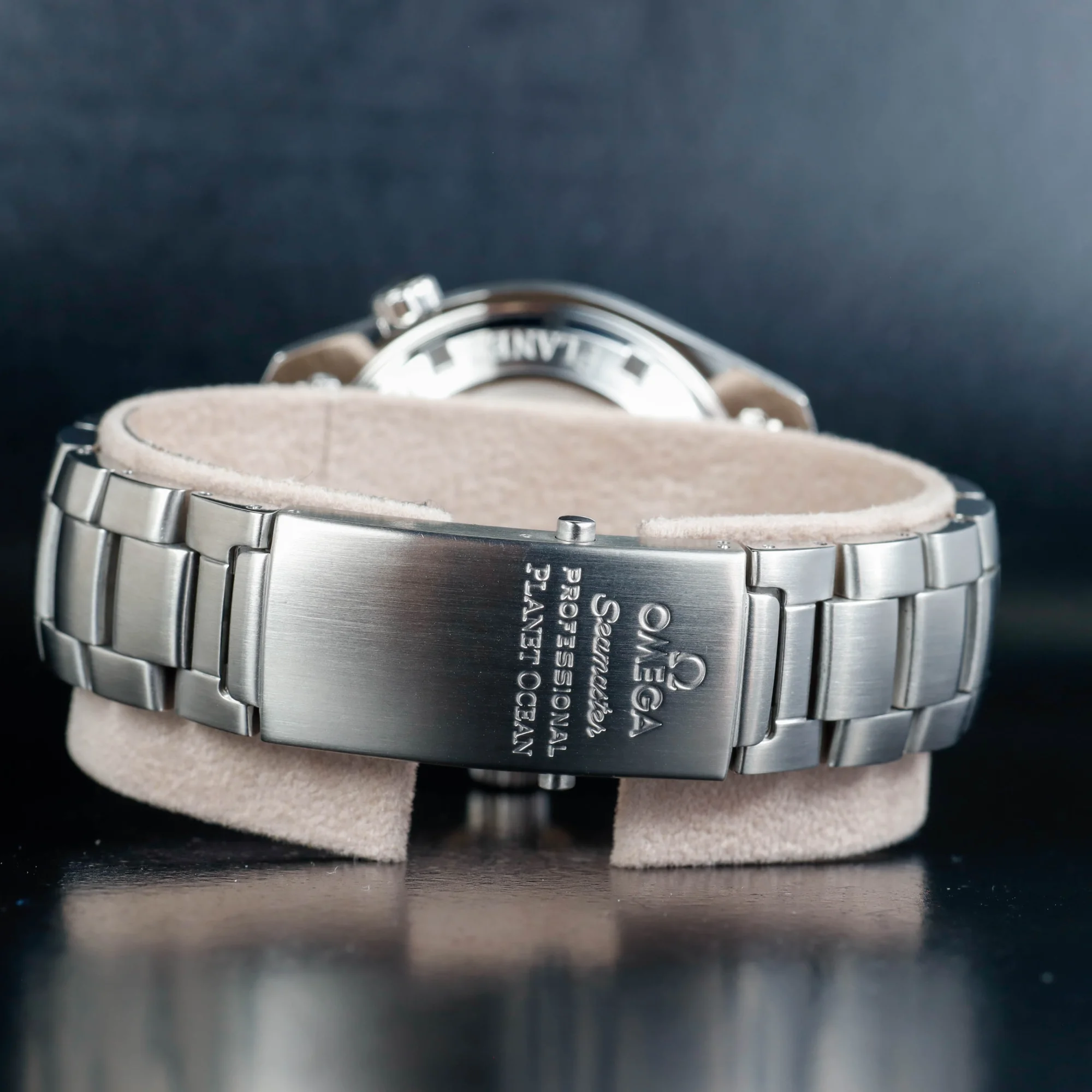 Oméga Seamaster Planet Ocean acier 4