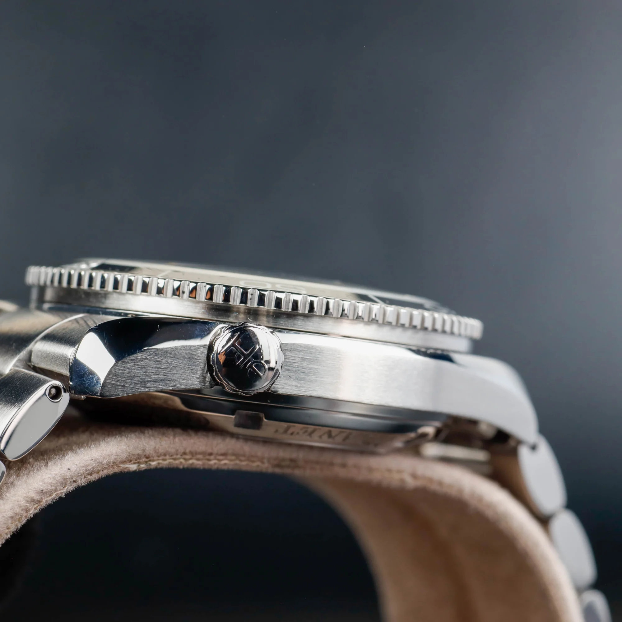 Oméga Seamaster Planet Ocean acier 6