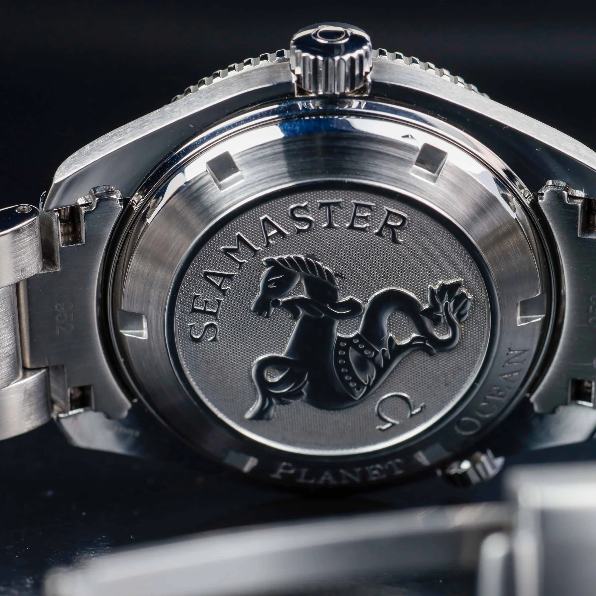 Oméga Seamaster Planet Ocean acier 10