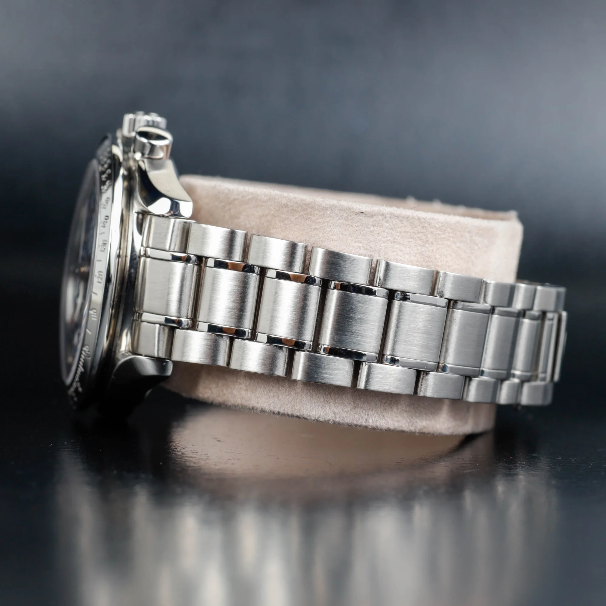Omega Speedmaster Calendar steel 3