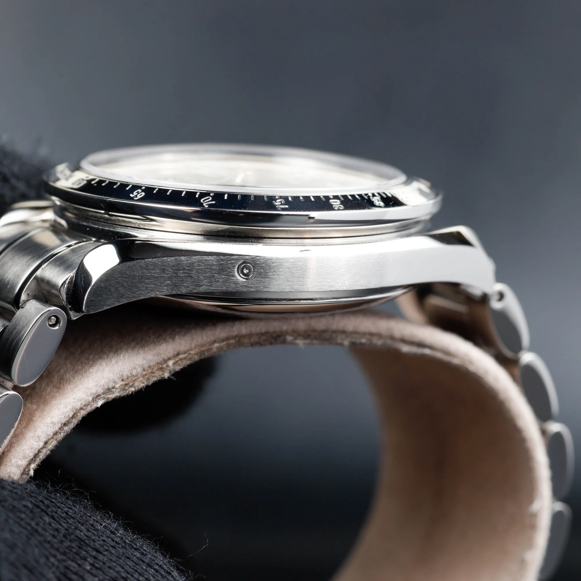 Omega Speedmaster Calendar steel 6
