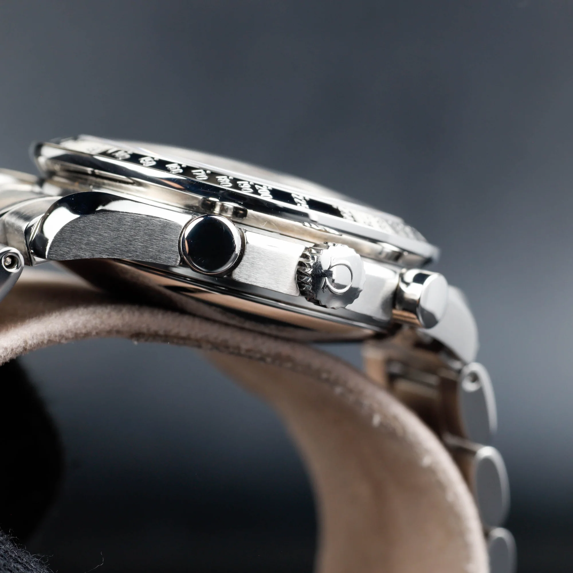 Omega Speedmaster Calendar steel 7
