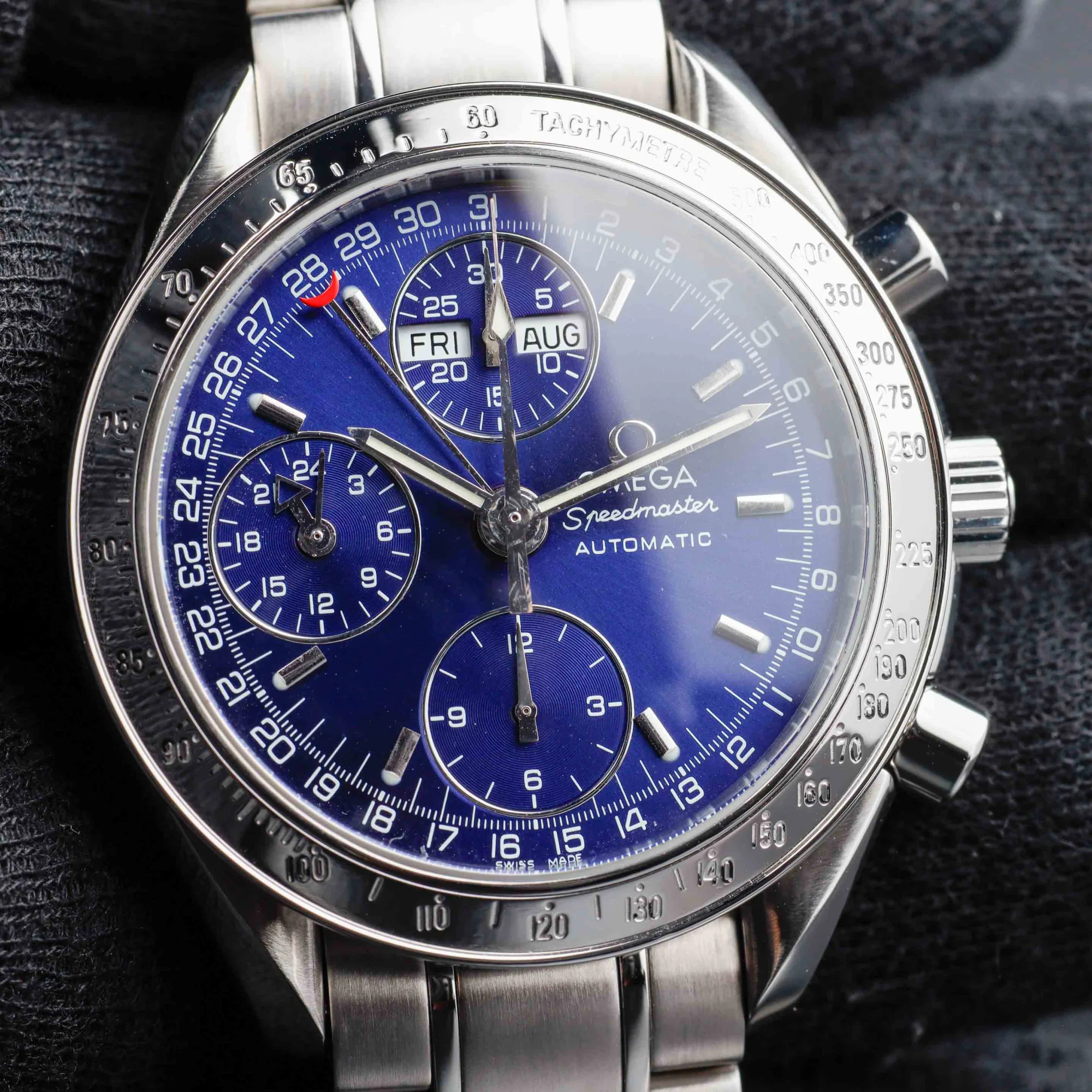 Omega Speedmaster Calendar steel 10